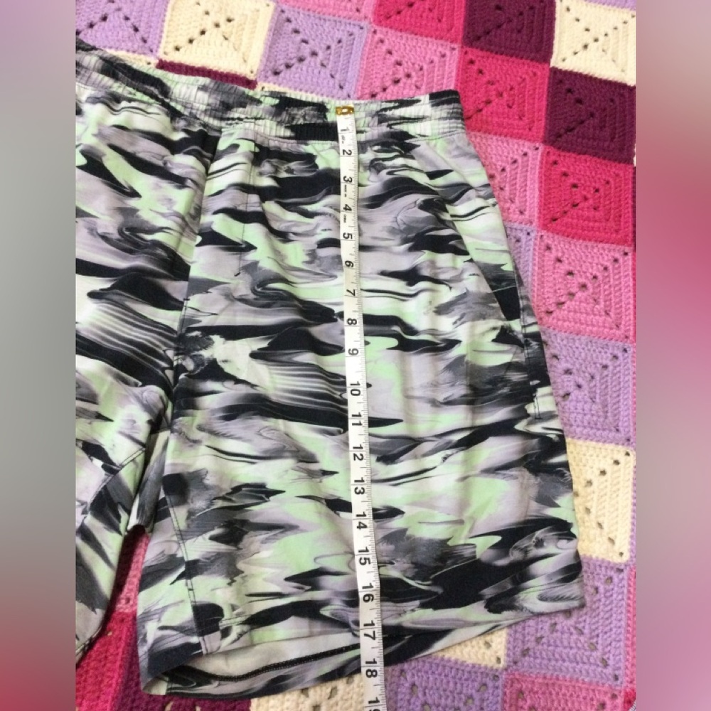 Mens Lululemon Athletica Shorts XL - Picture 7 of 9